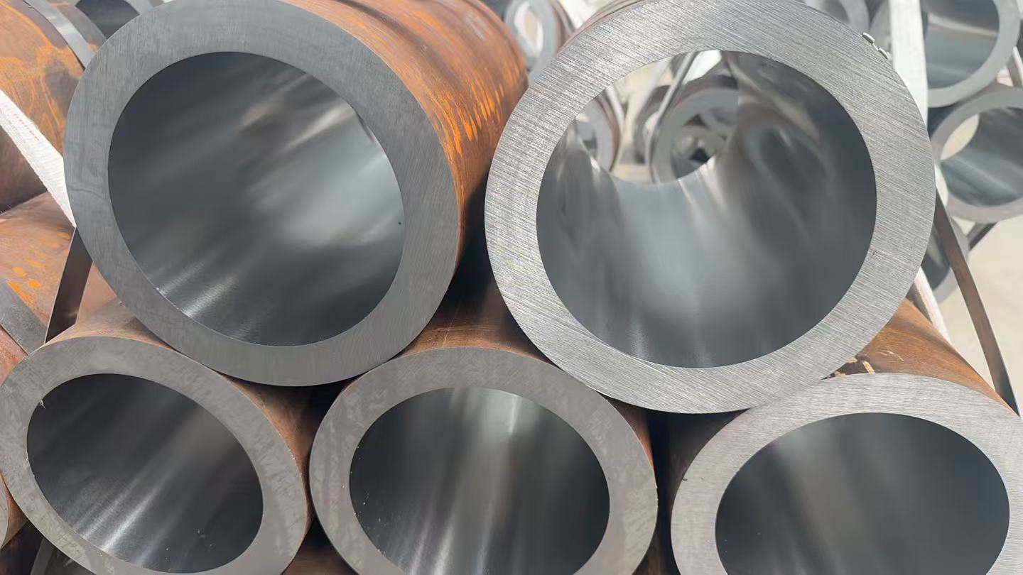 Hydraulic steel pipe